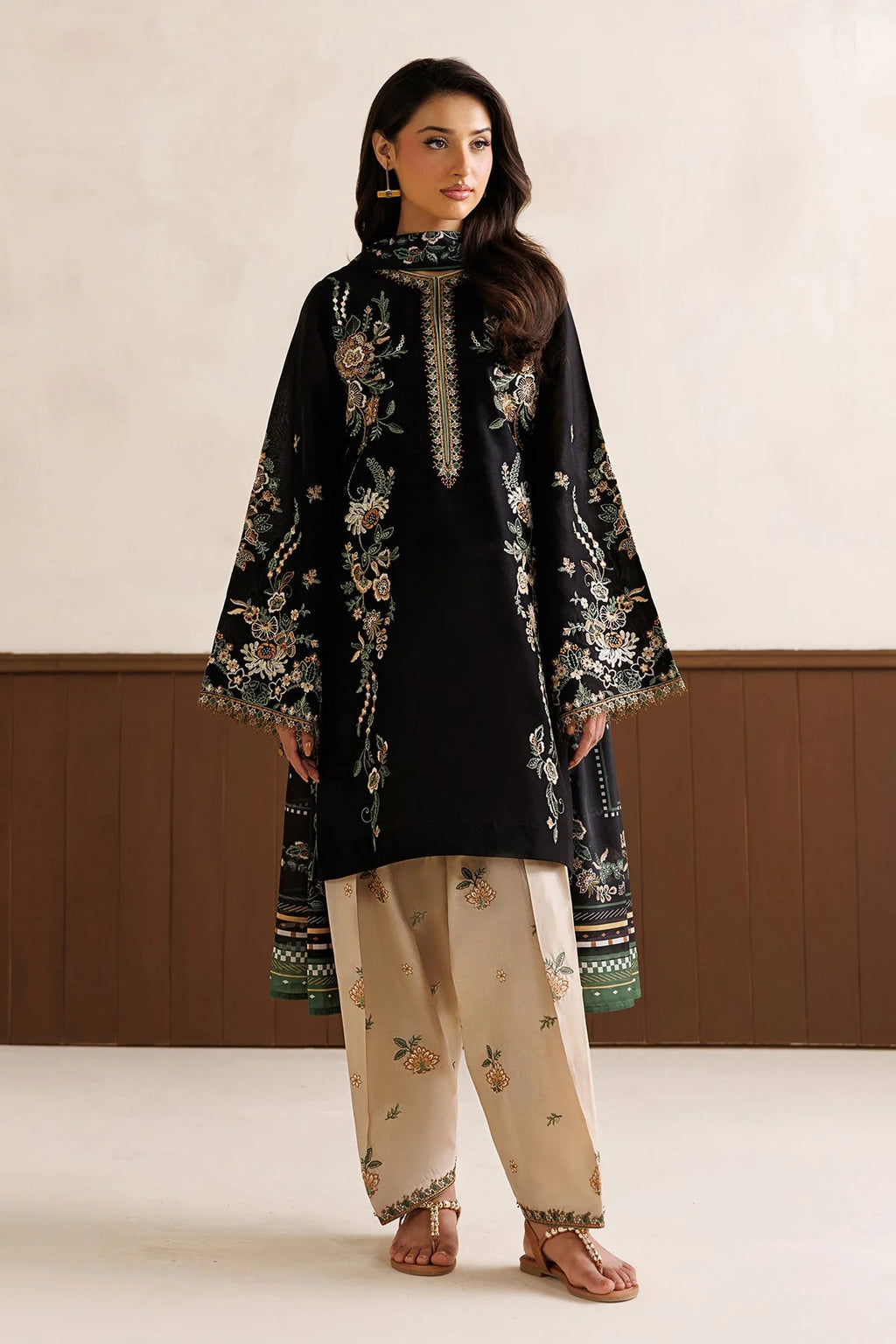 BP-1024 3-Piece Baroque Black Embroidered Dhanak Suit